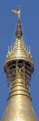 Goldene, diamantbesetzte Spitze der Shwedagon Pagode