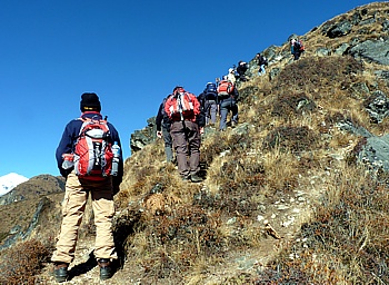 Steiler Aufstieg von Namche Bazar nach Syangboche