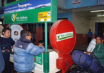 Gepäckabvertigung der Yeti Air in Kathmandu