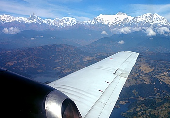 Beim Panoramaflug von Kathmandu nach Pokhara unbedingt rechts sitzen !