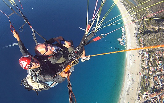 Tandem Paragliding vom 2000 m hohen Babadag hinunter zum Traumstrand ldeniz