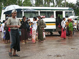 Nachtbus von Yangon ber Myaung Mya nach Labutta (ca 12 Stunden)