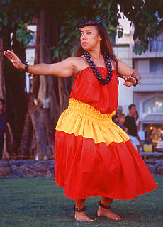 Hula Tänzer am Waikiki Strand