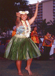 Hula Tänzer am Waikiki Strand