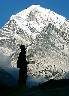 Sherpa auf dem Mendaphu Hill oberhalb von Namche Bazar