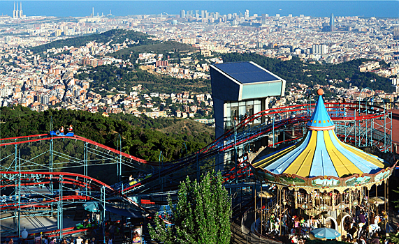 Skyline Barcelona's vom Vergngungspark Tibidabo