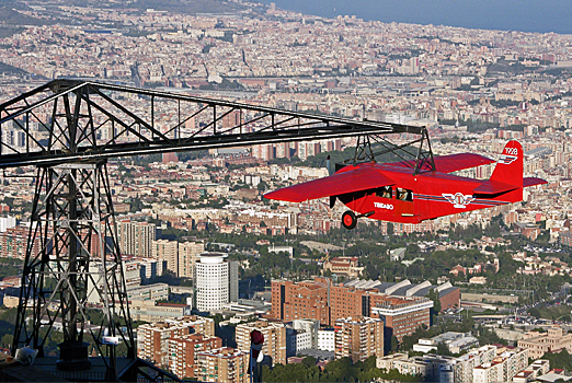 Rundflug ber Barcelona's Vergngungspark Tibidabo