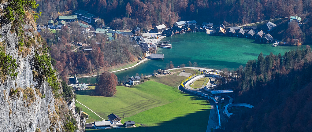 Blick vom Grnstein Klettersteig hinunter zum Knigssee und zur Olympia Bobbahn