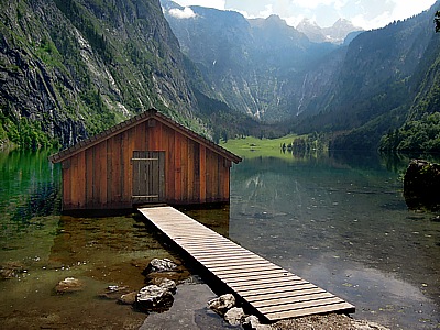 Bootshaus im Obersee des Königssee