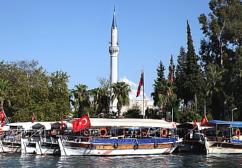 Moschee im Ferienort Dalyan in der Sumpflandschaft