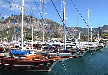 Trkische Gulets im Hafen von Gcek