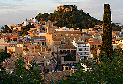 Costa Brava Stadt Begur mit Burgruine