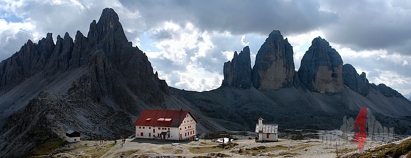 Drei Zinnen mit Drei Zinnen Hütte