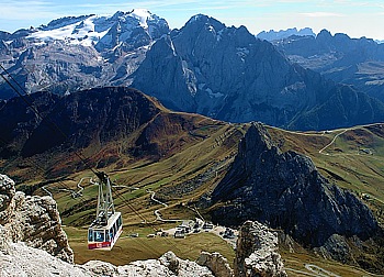 Seilbahn zum Pordoi Gipfel