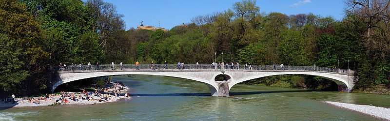 Kabelsteg ber die Isar beim Volksbad und Maximilianeum in München