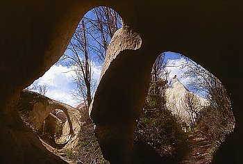 Spektakuläre natürliche Torbogen im Zemi Deresi Tal