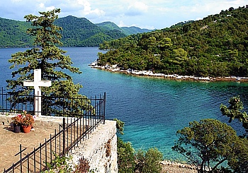 Salzwassersee Veliko Jezero auf der Insel Mljet