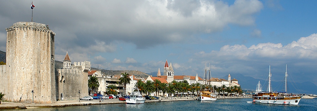 Hafenstadt Trogir mit der Festung Kamerlengo