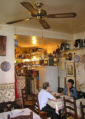 Urgemütliches Restaurant im Bairro Alto