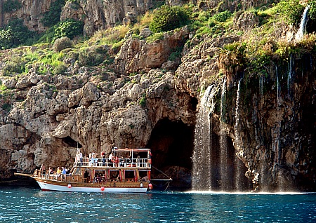 Kleiner Wasserfall in der Steilkste von Antalya