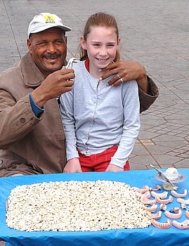 Zahnarzt Gaukler auf dem Platz der Gehängten in Marrakesch