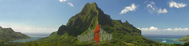 Blick vom Belvedere auf die zwei Buchten Baie d'Opunohu und die berühmte Baie de Cook von Moorea