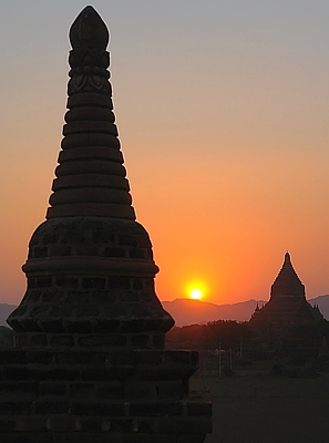 Sonnenuntergang von der Law Ka Ou Shaung Pagode