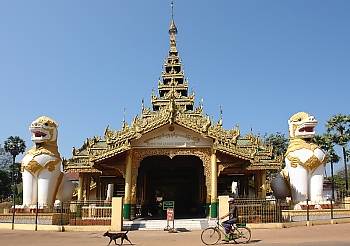 Eingang zum Buddha Shwethalyaung