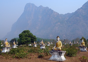 Buddha Garten vor dem Mount Zwekabin