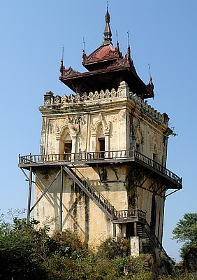 Schiefer Turm Nanmyin in Inwa (Ava)