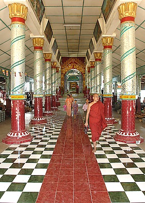 Eingang zur Busen-Pagode in Sagaing