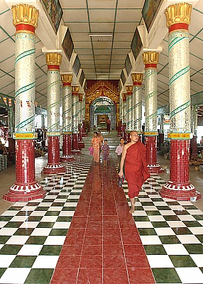 Eingang zur Busen-Pagode in Sagaing