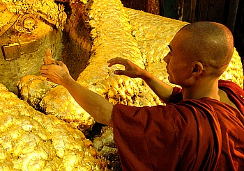 Buddha Weihe am Mahamuni