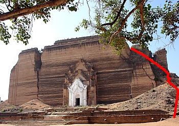 Weg hinauf auf die Ruine der Mingun Paya