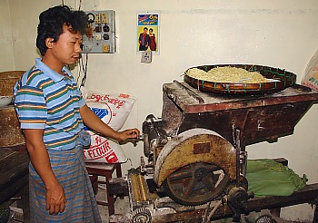 Uralte Nudelmaschine in einem Restaurant in Thanton