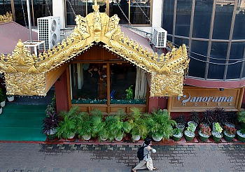Eingang zum Panorama Hotel Yangon