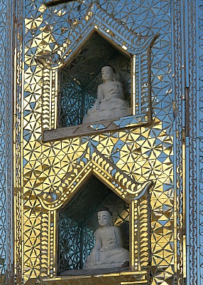 Spiegelmosaiken auf dem Mount Popa