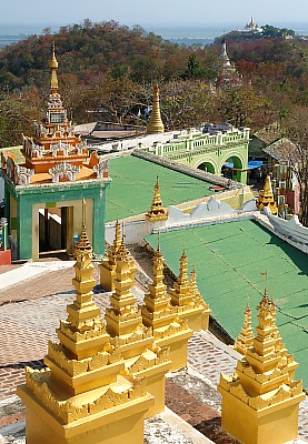 Blick von der U min Thonze Pagode in Sagaing