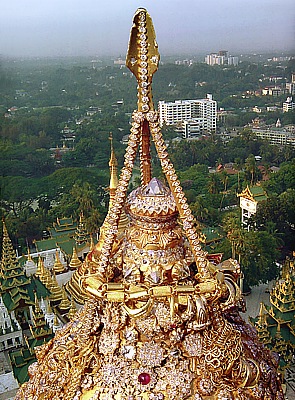 Diamanten auf der Spitze der Shwedagon Pagode