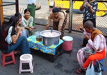 Strassenküche in Yangon