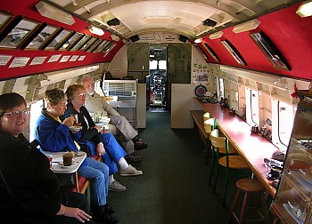 Passagierflugzeug DC3 als Café