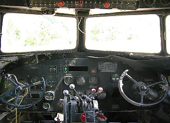 Cockpit der alten DC3