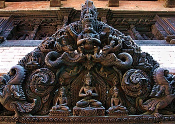 Kunstvolle Teakholz Schnitzereien im Dwarika's*****