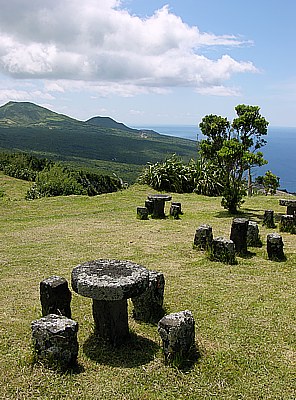 Uriger Picknickplatz auf Faial