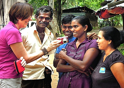 Singhalesen sind sehr freundlich und lachen viel