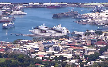 Blick vom Hotel Belvedere hinunter zum Hafen von Papeete