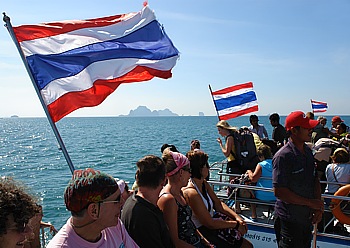 3 Linienschiffe gehen zum Umsteigen auf dem Meer längsside