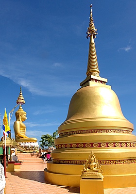 Buddha's am Gipfel des Tiger Cave Tempels