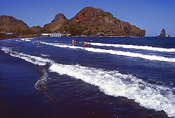 Feiner Sandstrand Les Sables Noirs auf Vulcano