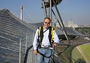 Hoch oben auf dem Olympiazeltdach